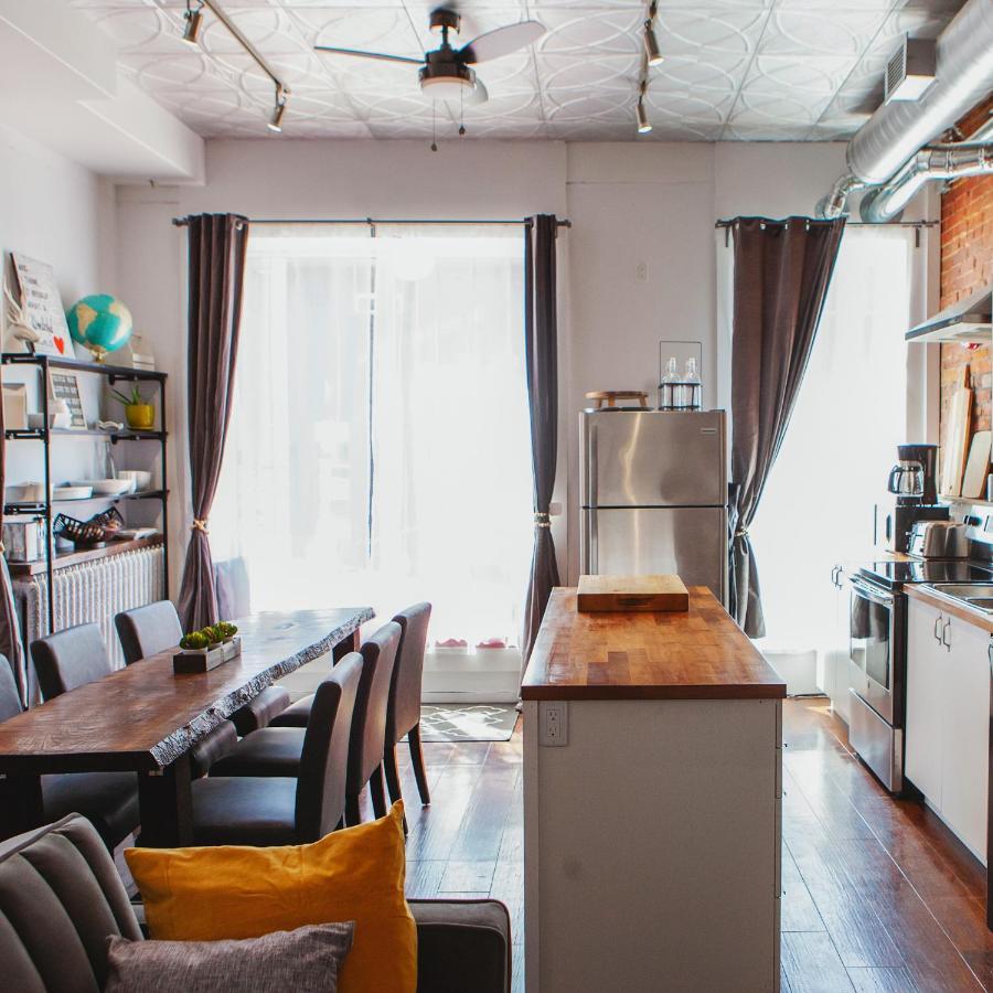 Hip Heritage Main Floor Flat In Downtown District 贝尔维尔 外观 照片